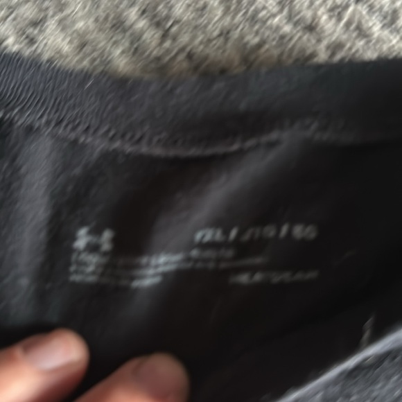 Under armor brand, size small - Picture 3 of 3